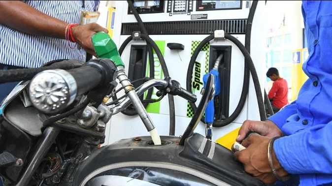 Petrol Diesel Price Today: तेल कंपनिhttp://www.roorkeehub.com/?p=13968&preview=trueयों ने जारी किए पेट्रोल-डीजल के दाम, जानें आपके शहर की कीमतें