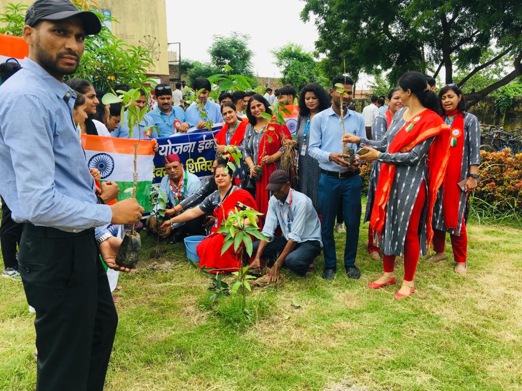 रायसी कॉलेज हरिद्वार में 77 वे स्वतंत्रता दिवस के अवसर पर प्राचार्य डॉ राजेश चन्द्र पालीवाल के दिशानिर्देश मे वृहद वृक्ष रोपण कार्यक्रम का किया गया आयोजन