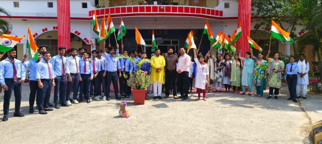 “ऑपरेशन सिन्दूर” की सफलता पर बीएसआई कॉलेज में बांटी गई मिठाई, भारतीय सेना के पराक्रम पर गर्व: सौरभ भूषण शर्मा