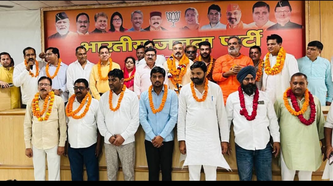 भाजपा जिला कार्यालय हरिद्वार मे सहकारी गन्ना विकास समिति लक्सर के नव नियुक्त अध्यक्ष एडवोकेट अनुराग चौधरी एवं अन्य पदाधिकार का किया स्वागत