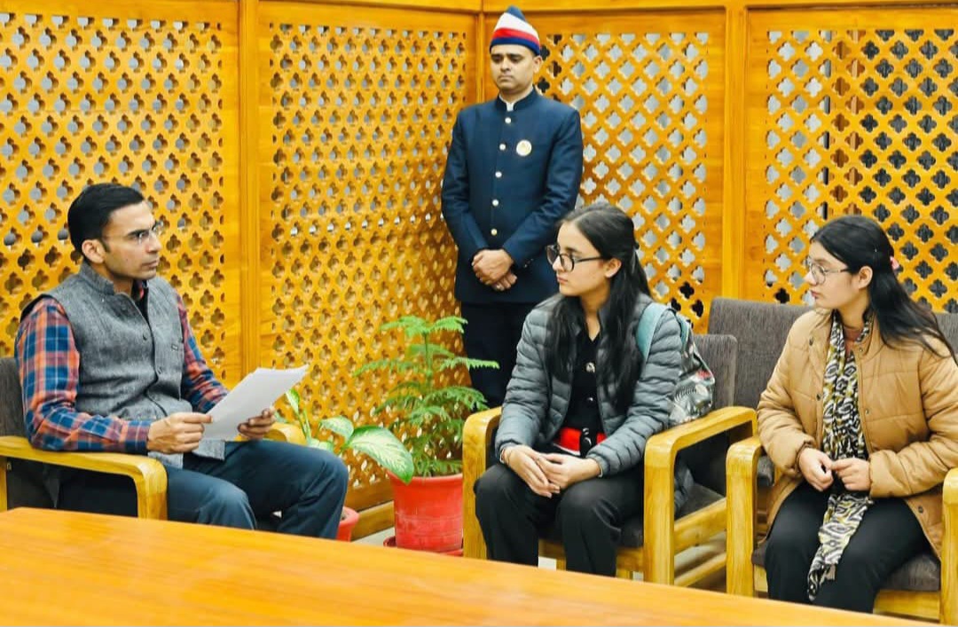 फरिश्ते जैसे अफ़सर – DM सविन बंसल ने दो बहनों की ज़िंदगी को फिर से दी नई उड़ान